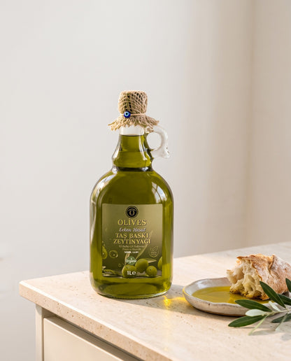 Erken Hasat Taş Baskı Zeytinyağı 1 L Kulplu Cam Galon — Olives Premium (yaşam)